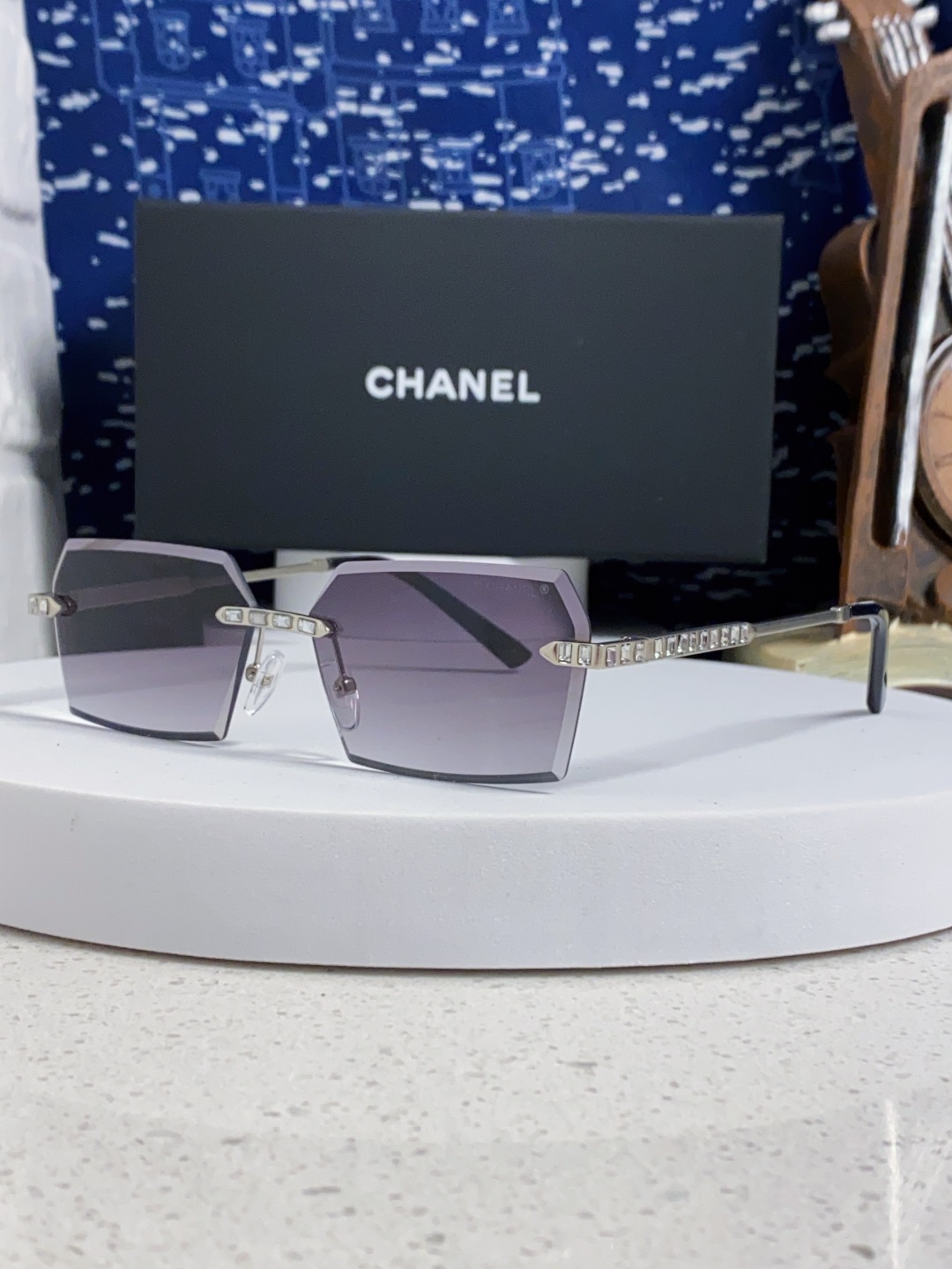 Chanel香奈儿 2025新款欧美复古无框切边墨镜男女潮朋克风金属小方框长方形窄框太阳眼镜 带钻