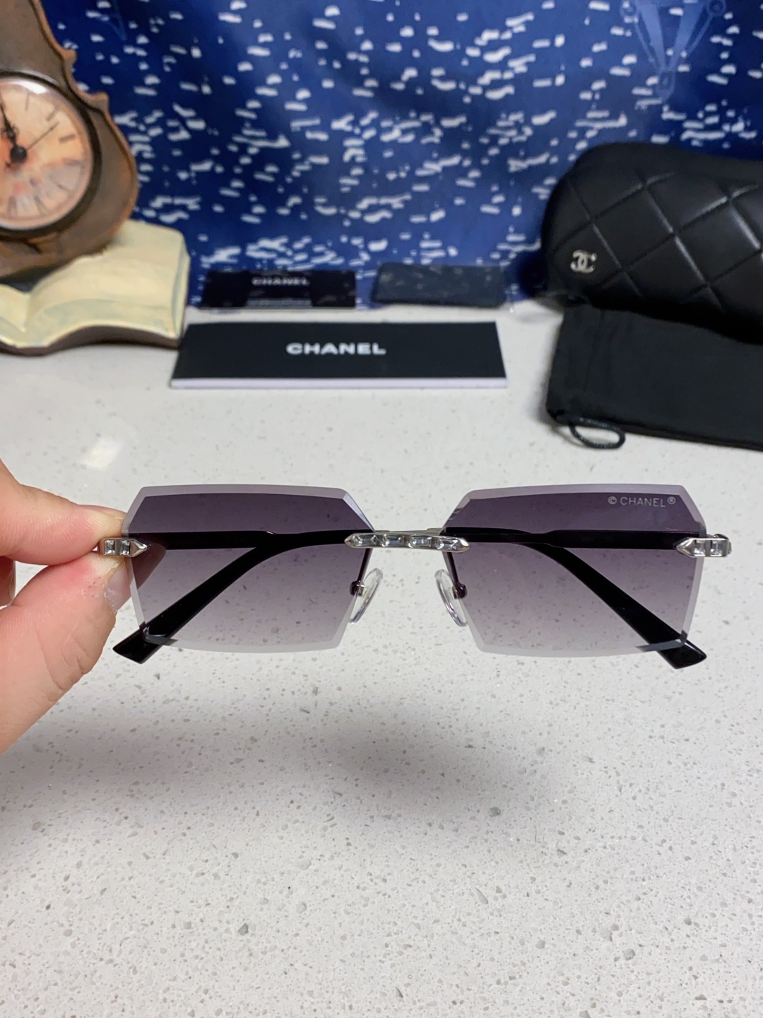 Chanel香奈儿 2025新款欧美复古无框切边墨镜男女潮朋克风金属小方框长方形窄框太阳眼镜 带钻