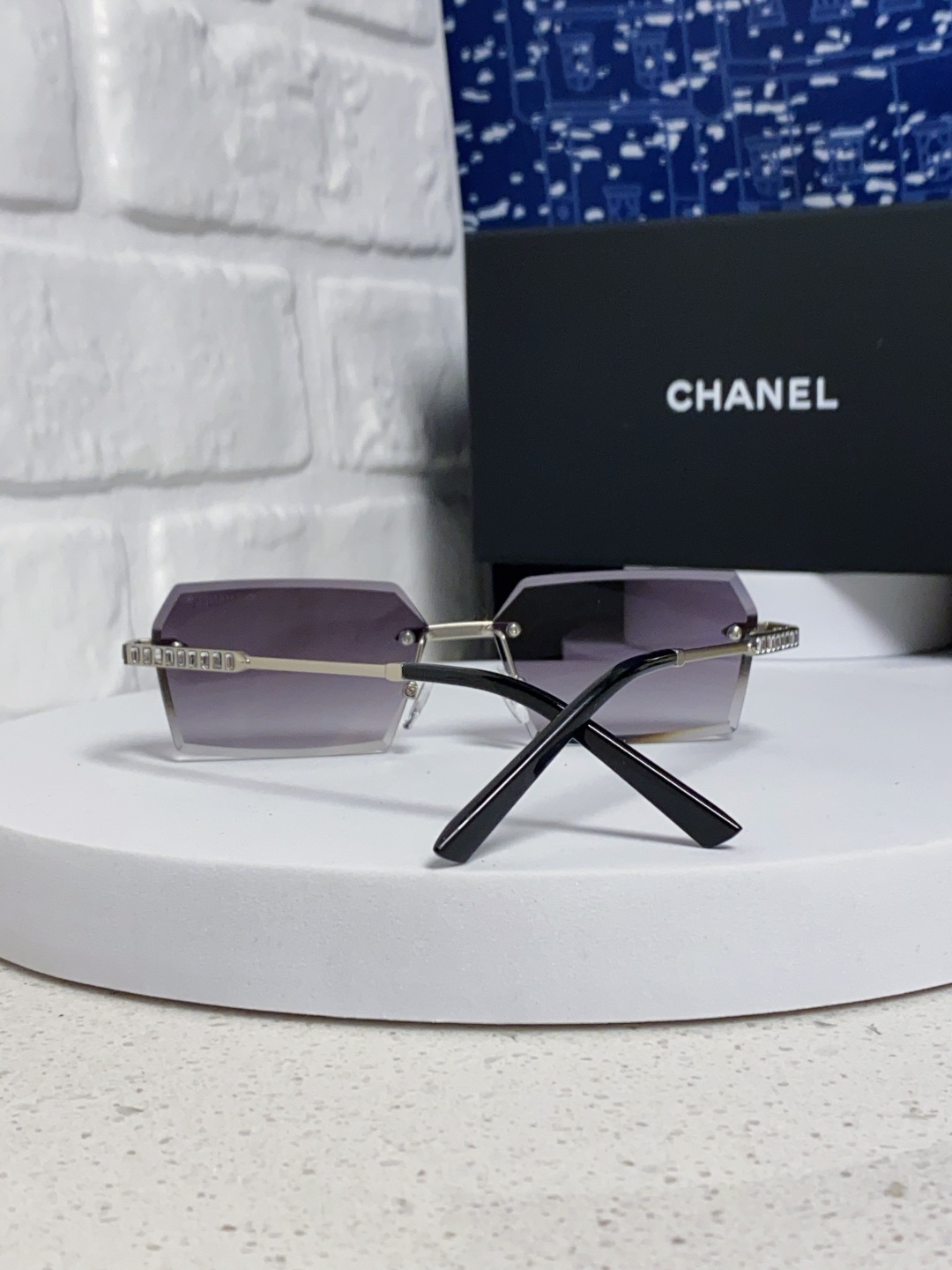 Chanel香奈儿 2025新款欧美复古无框切边墨镜男女潮朋克风金属小方框长方形窄框太阳眼镜 带钻