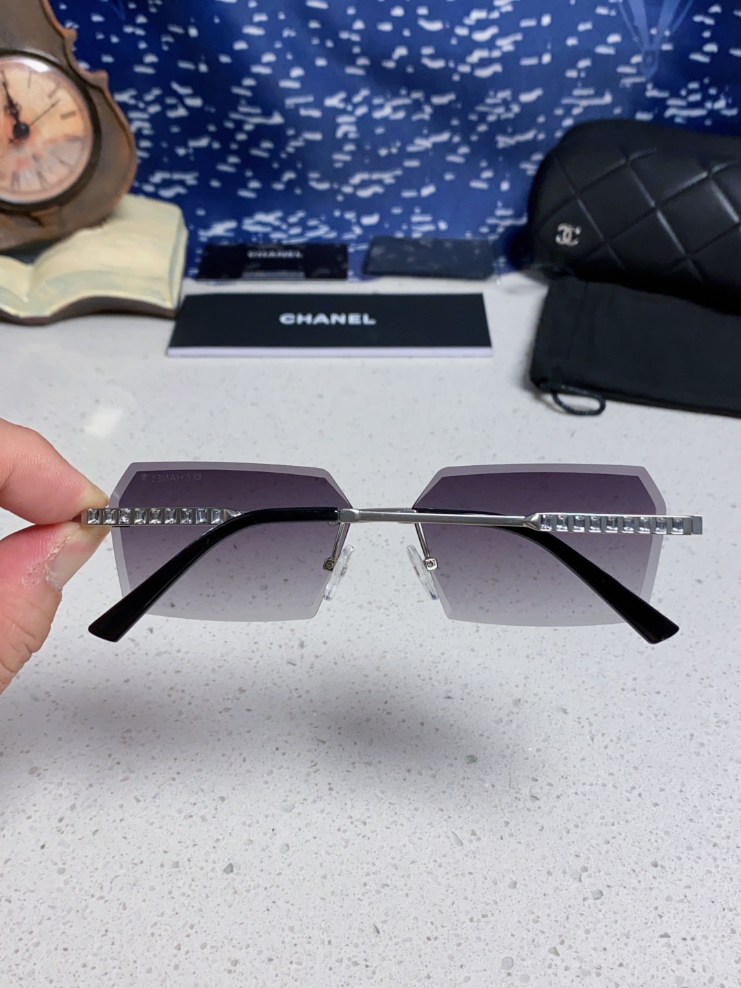 Chanel香奈儿 2025新款欧美复古无框切边墨镜男女潮朋克风金属小方框长方形窄框太阳眼镜 带钻