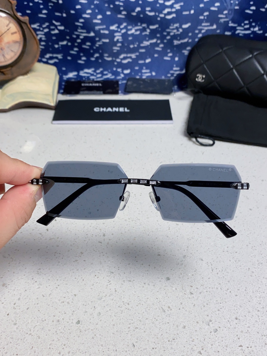 Chanel香奈儿 2025新款欧美复古无框切边墨镜男女潮朋克风金属小方框长方形窄框太阳眼镜 带钻