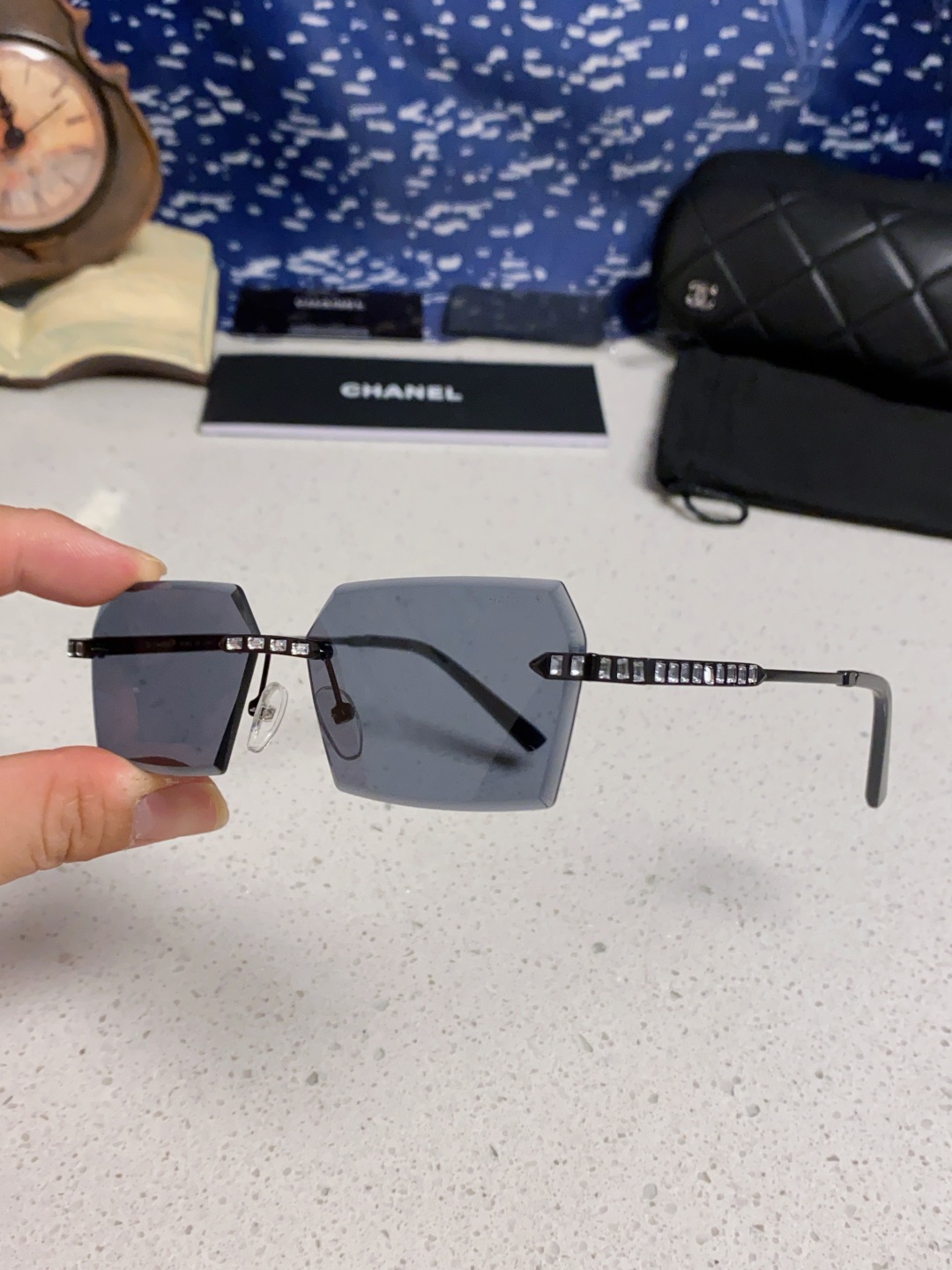 Chanel香奈儿 2025新款欧美复古无框切边墨镜男女潮朋克风金属小方框长方形窄框太阳眼镜 带钻