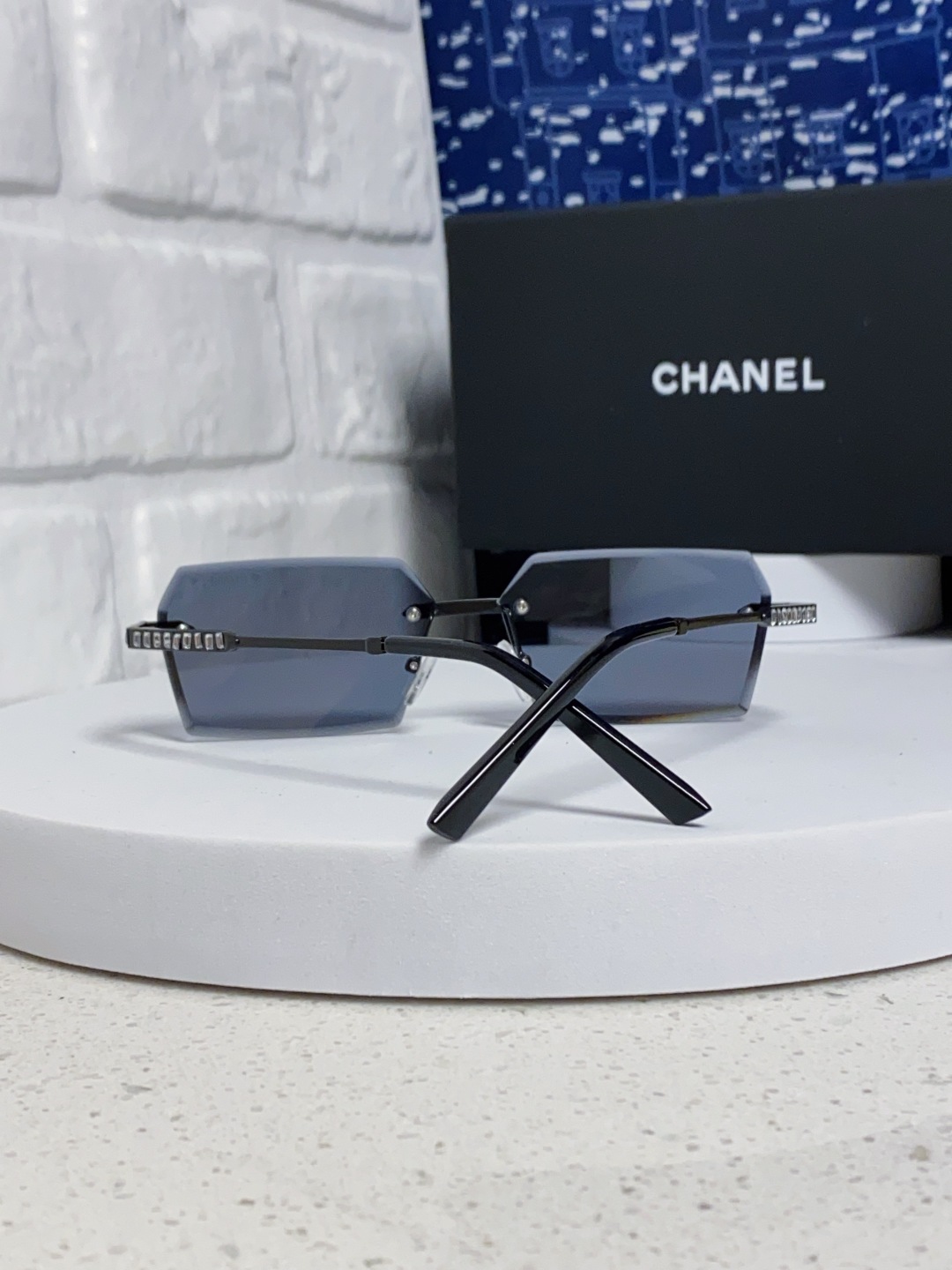 Chanel香奈儿 2025新款欧美复古无框切边墨镜男女潮朋克风金属小方框长方形窄框太阳眼镜 带钻