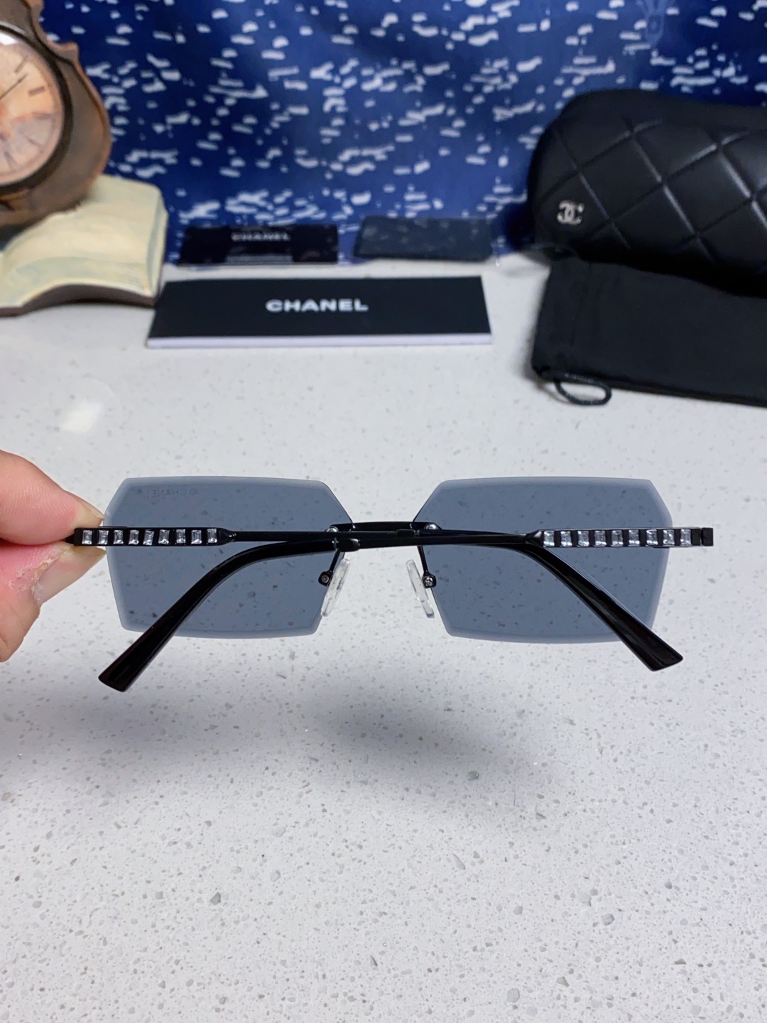 Chanel香奈儿 2025新款欧美复古无框切边墨镜男女潮朋克风金属小方框长方形窄框太阳眼镜 带钻