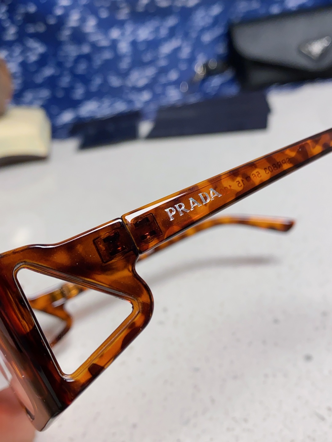 Prada普拉达 2025新款欧美时尚方形护目未来科技感太阳镜时尚潮流设计墨镜可配度数 SPRB03