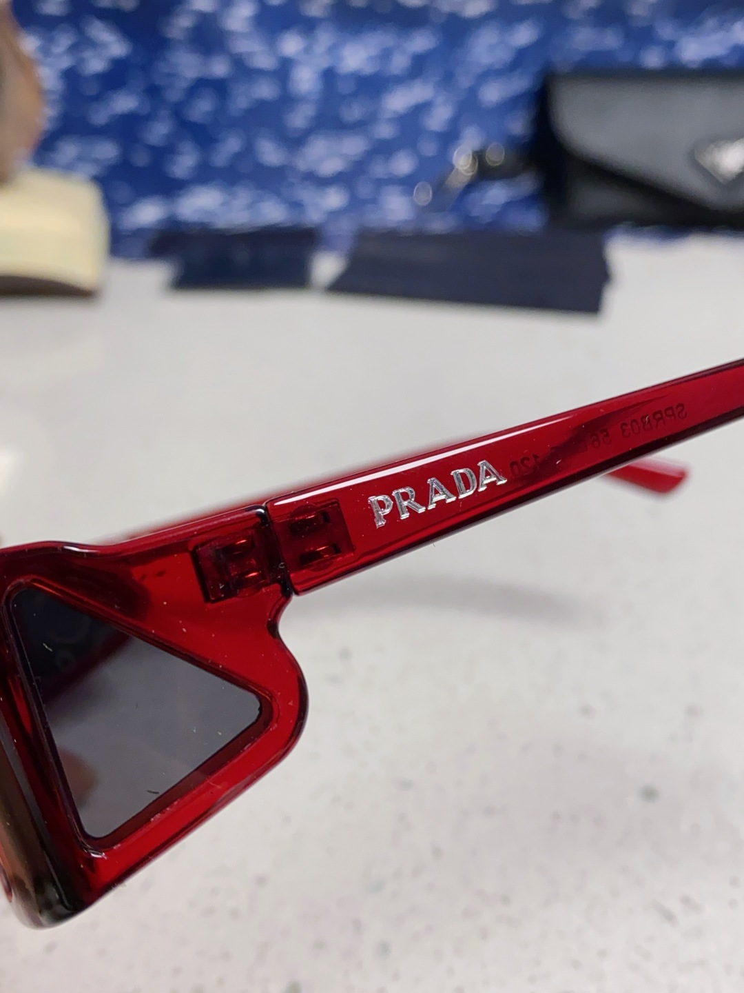 Prada普拉达 2025新款欧美时尚方形护目未来科技感太阳镜时尚潮流设计墨镜可配度数 SPRB03