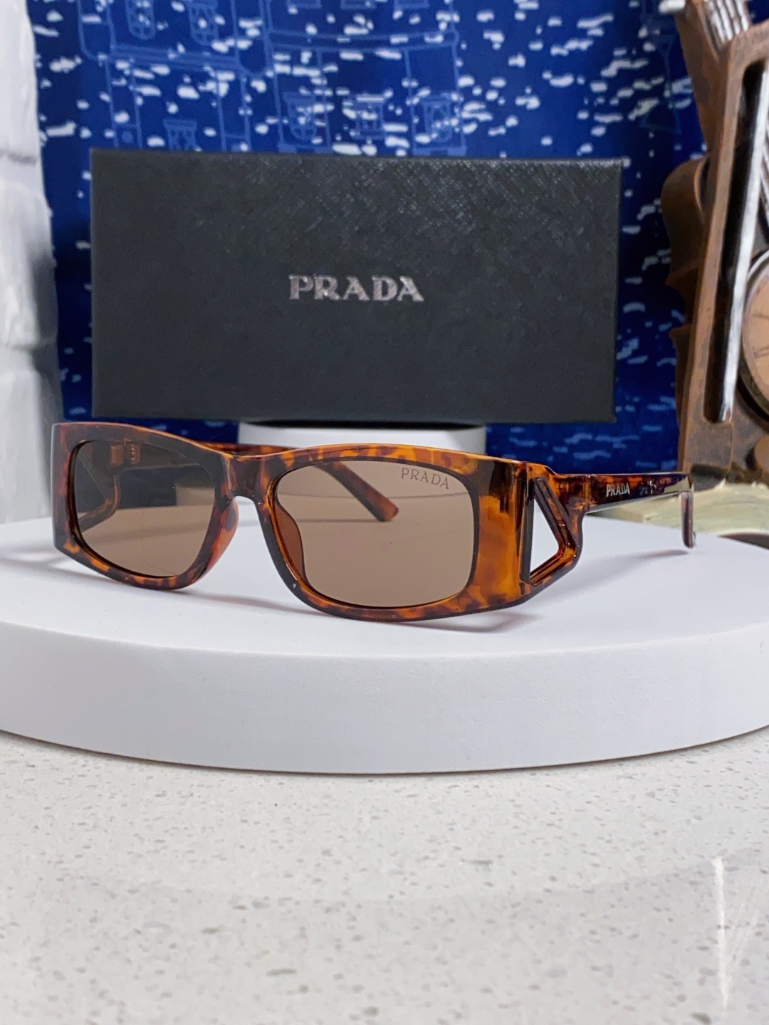 Prada普拉达 2025新款欧美时尚方形护目未来科技感太阳镜时尚潮流设计墨镜可配度数 SPRB03
