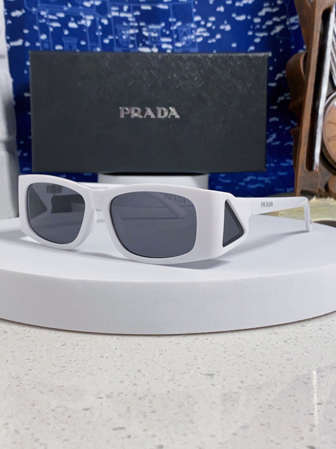Prada普拉达 2025新款欧美时尚方形护目未来科技感太阳镜时尚潮流设计墨镜可配度数 SPRB03