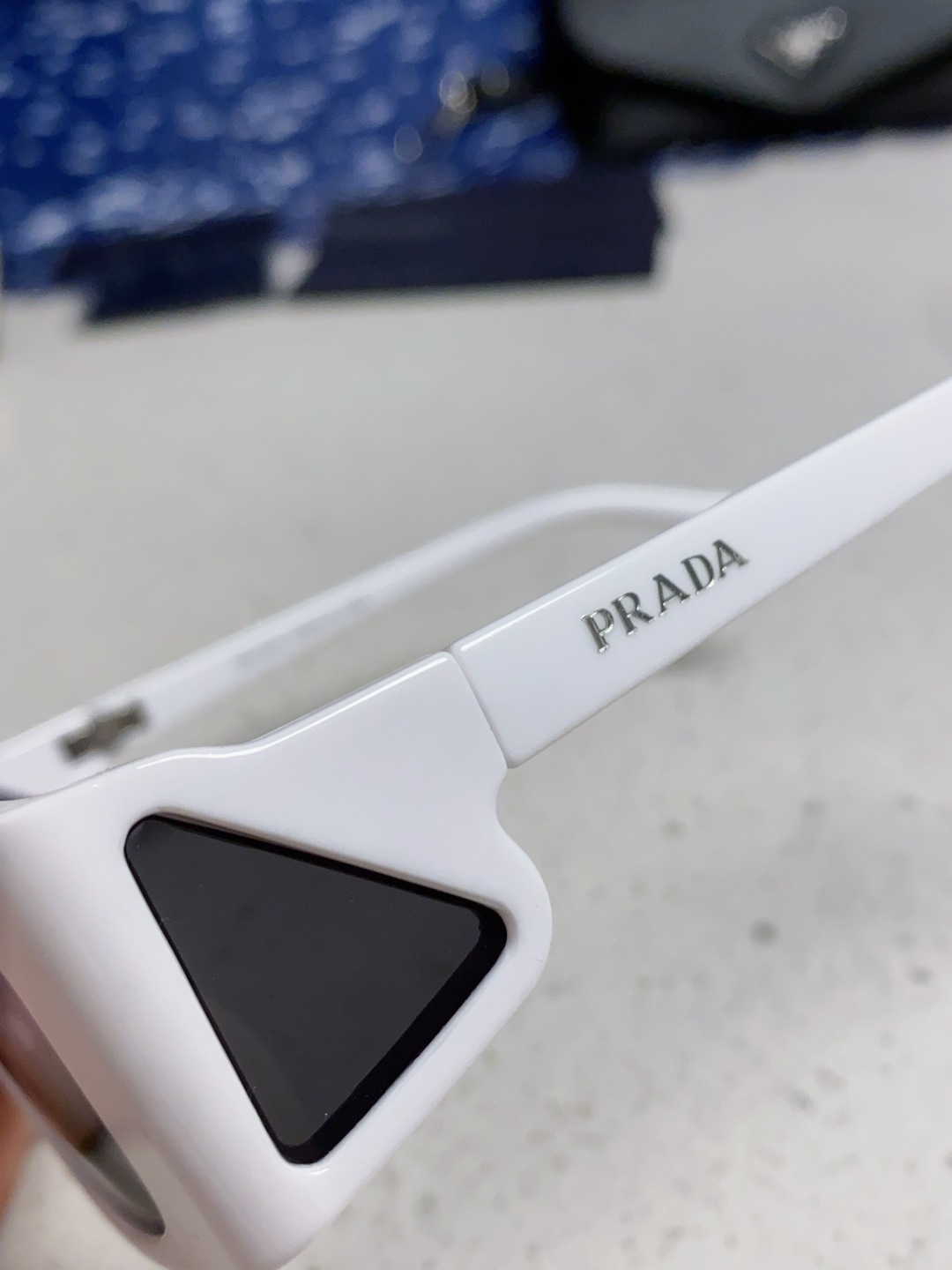 Prada普拉达 2025新款欧美时尚方形护目未来科技感太阳镜时尚潮流设计墨镜可配度数 SPRB03