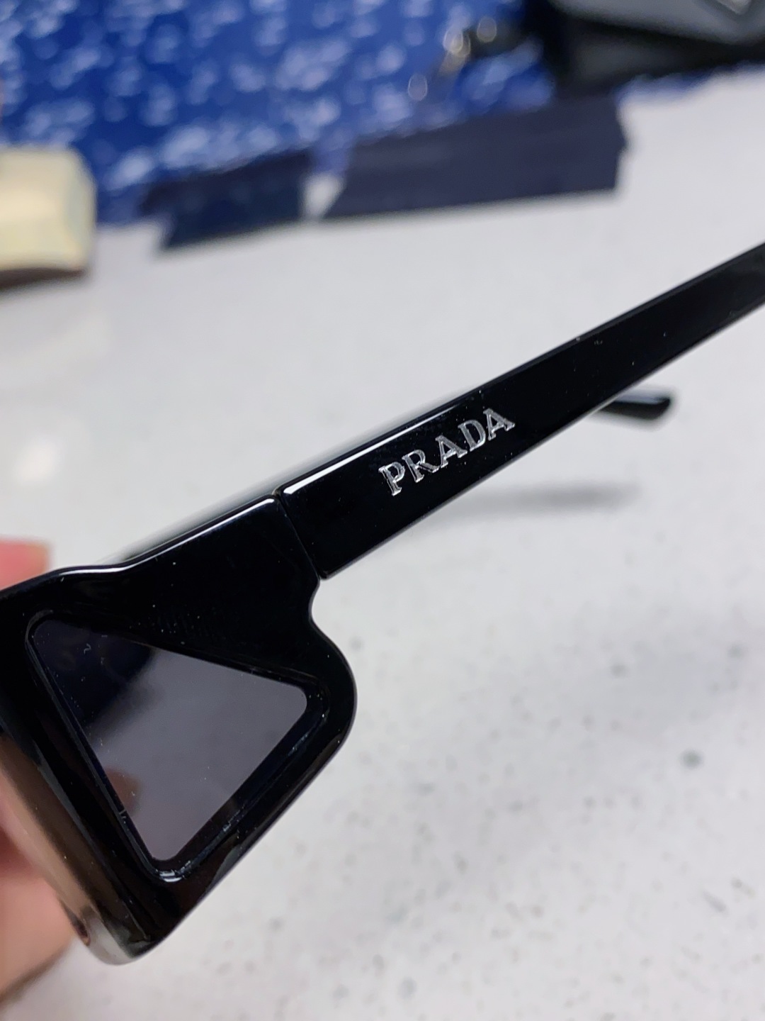 Prada普拉达 2025新款欧美时尚方形护目未来科技感太阳镜时尚潮流设计墨镜可配度数 SPRB03