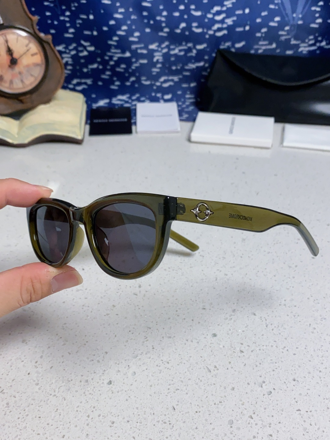 P 105 Gentle Moster(GM) 王嘉尔同款高品质欧美小框墨镜男时尚太阳镜女款防紫外线眼镜驾驶镜椭圆形    型号：Monochrome