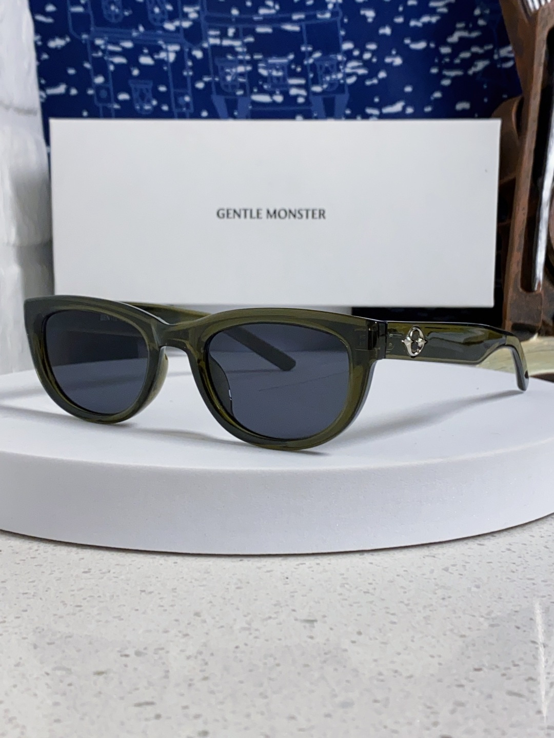 P 105 Gentle Moster(GM) 王嘉尔同款高品质欧美小框墨镜男时尚太阳镜女款防紫外线眼镜驾驶镜椭圆形    型号：Monochrome