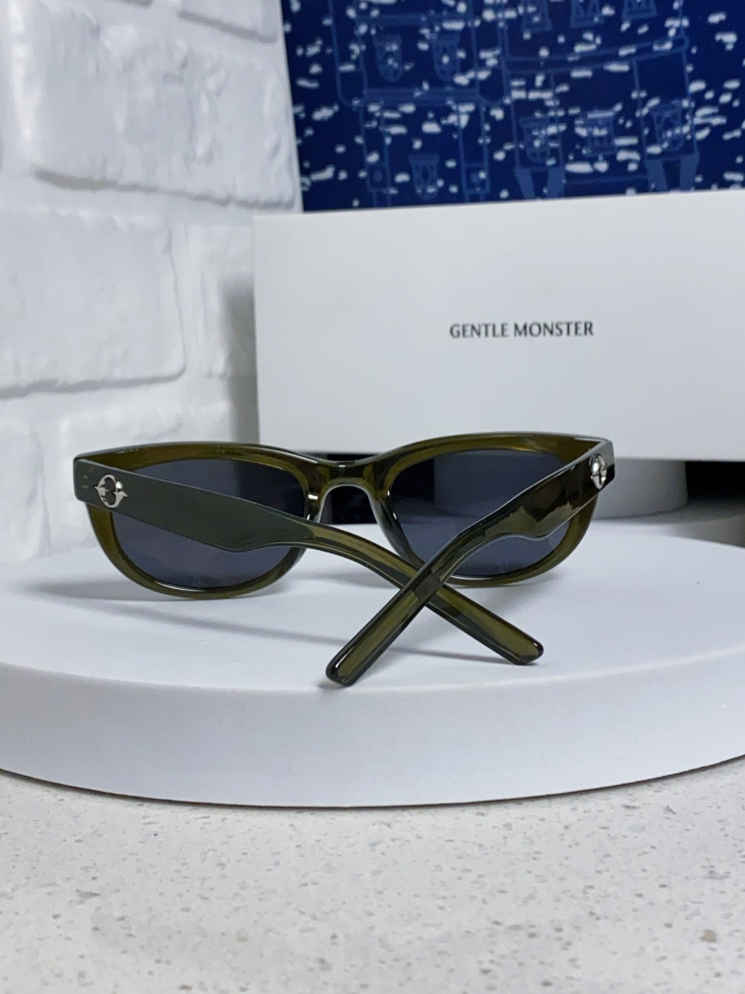 P 105 Gentle Moster(GM) 王嘉尔同款高品质欧美小框墨镜男时尚太阳镜女款防紫外线眼镜驾驶镜椭圆形    型号：Monochrome