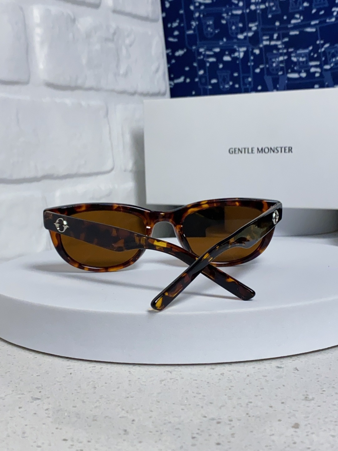 P 105 Gentle Moster(GM) 王嘉尔同款高品质欧美小框墨镜男时尚太阳镜女款防紫外线眼镜驾驶镜椭圆形    型号：Monochrome