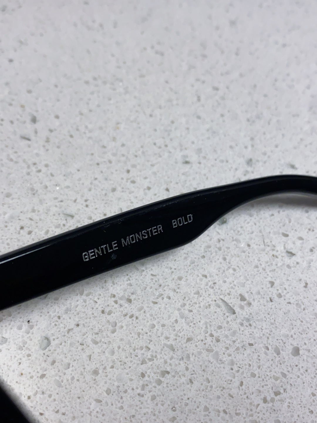 P 105 Gentle Moster(GM) 王嘉尔同款高品质欧美小框墨镜男时尚太阳镜女款防紫外线眼镜驾驶镜椭圆形    型号：Monochrome