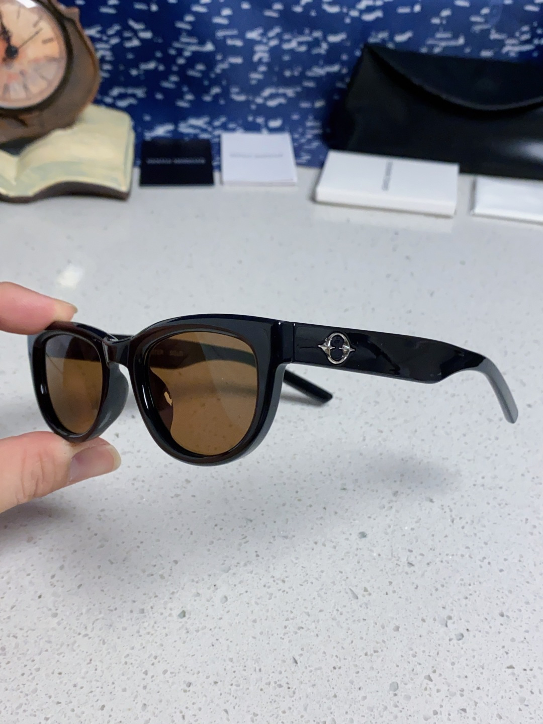 P 105 Gentle Moster(GM) 王嘉尔同款高品质欧美小框墨镜男时尚太阳镜女款防紫外线眼镜驾驶镜椭圆形    型号：Monochrome