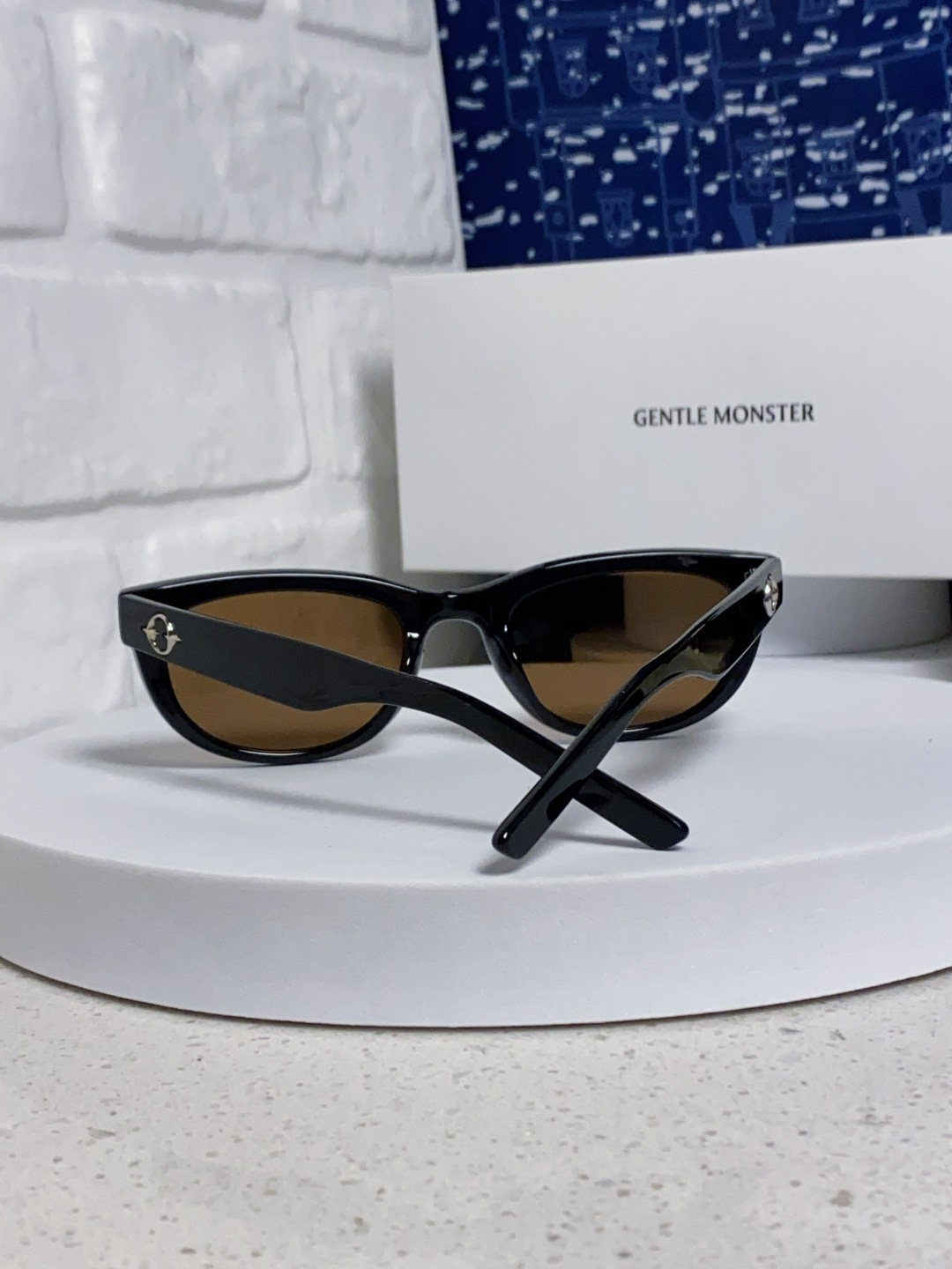 P 105 Gentle Moster(GM) 王嘉尔同款高品质欧美小框墨镜男时尚太阳镜女款防紫外线眼镜驾驶镜椭圆形    型号：Monochrome