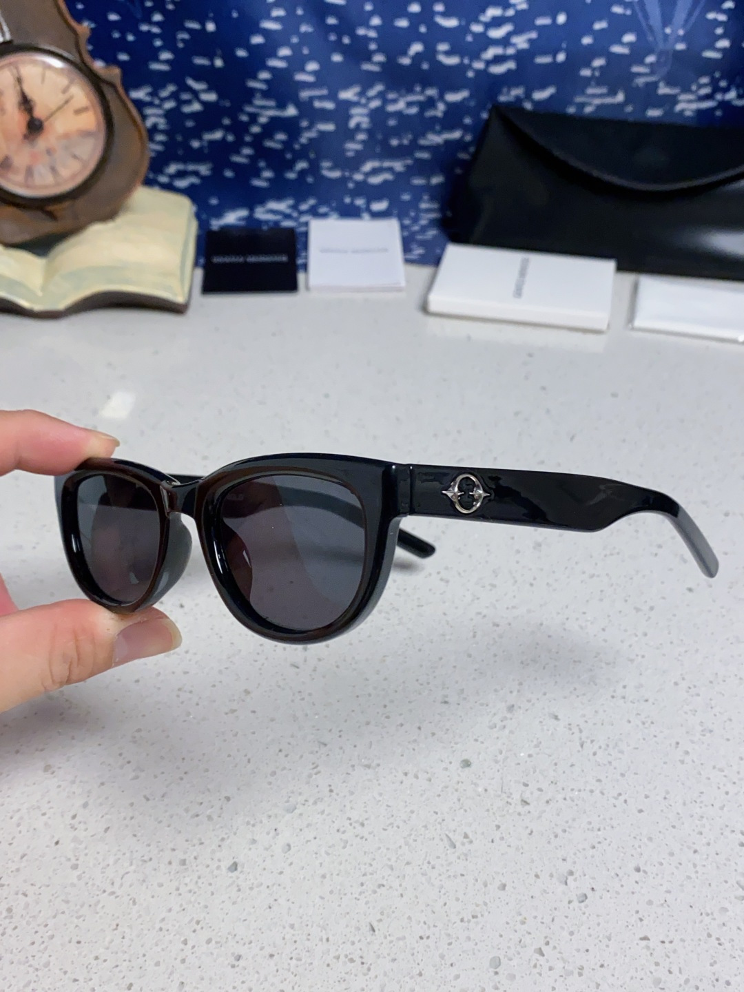 P 105 Gentle Moster(GM) 王嘉尔同款高品质欧美小框墨镜男时尚太阳镜女款防紫外线眼镜驾驶镜椭圆形    型号：Monochrome