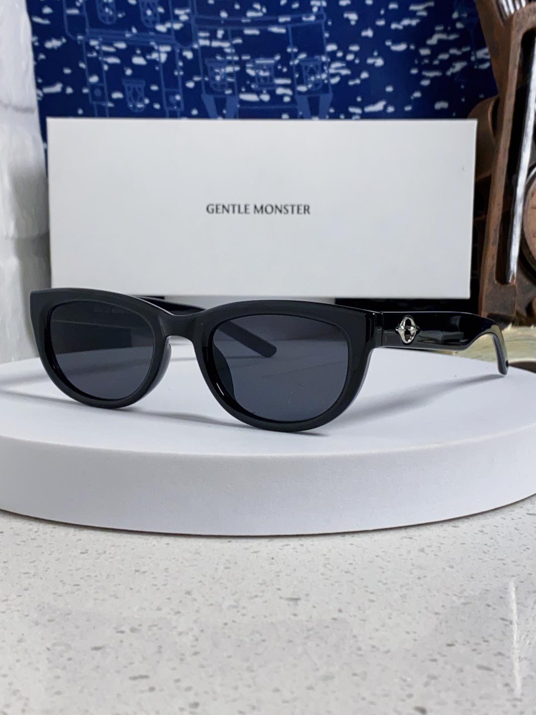 P 105 Gentle Moster(GM) 王嘉尔同款高品质欧美小框墨镜男时尚太阳镜女款防紫外线眼镜驾驶镜椭圆形    型号：Monochrome