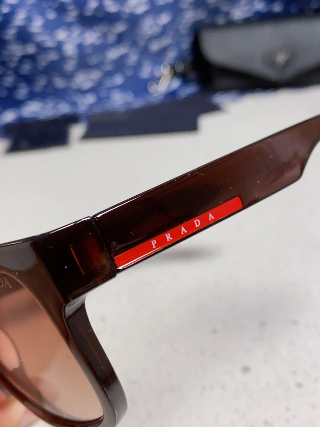  PRADA普拉达 新款男士欧美运动太阳镜女防紫外线流行眼镜通用优雅防晒外贸墨镜