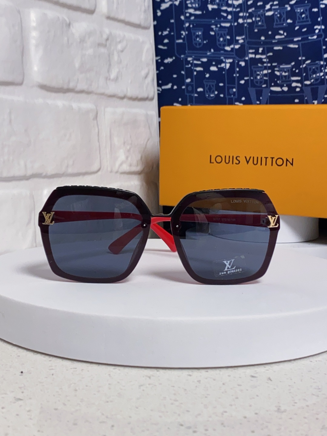 LouisVuitton路易威登 2025新款Lv 时尚轻奢方框防晒墨镜女款 高级感显瘦偏光女士太阳镜大