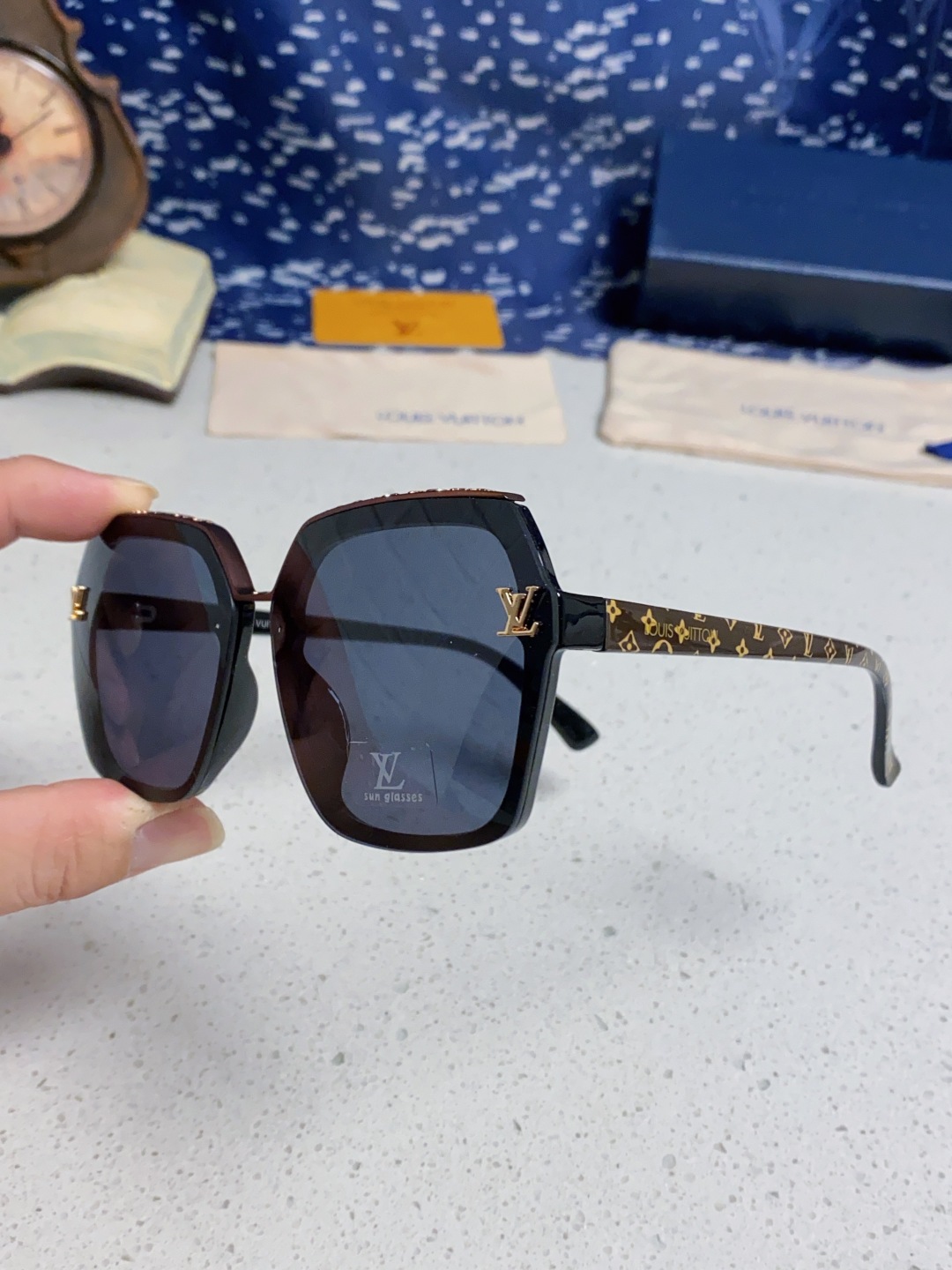 LouisVuitton路易威登 2025新款Lv 时尚轻奢方框防晒墨镜女款 高级感显瘦偏光女士太阳镜大