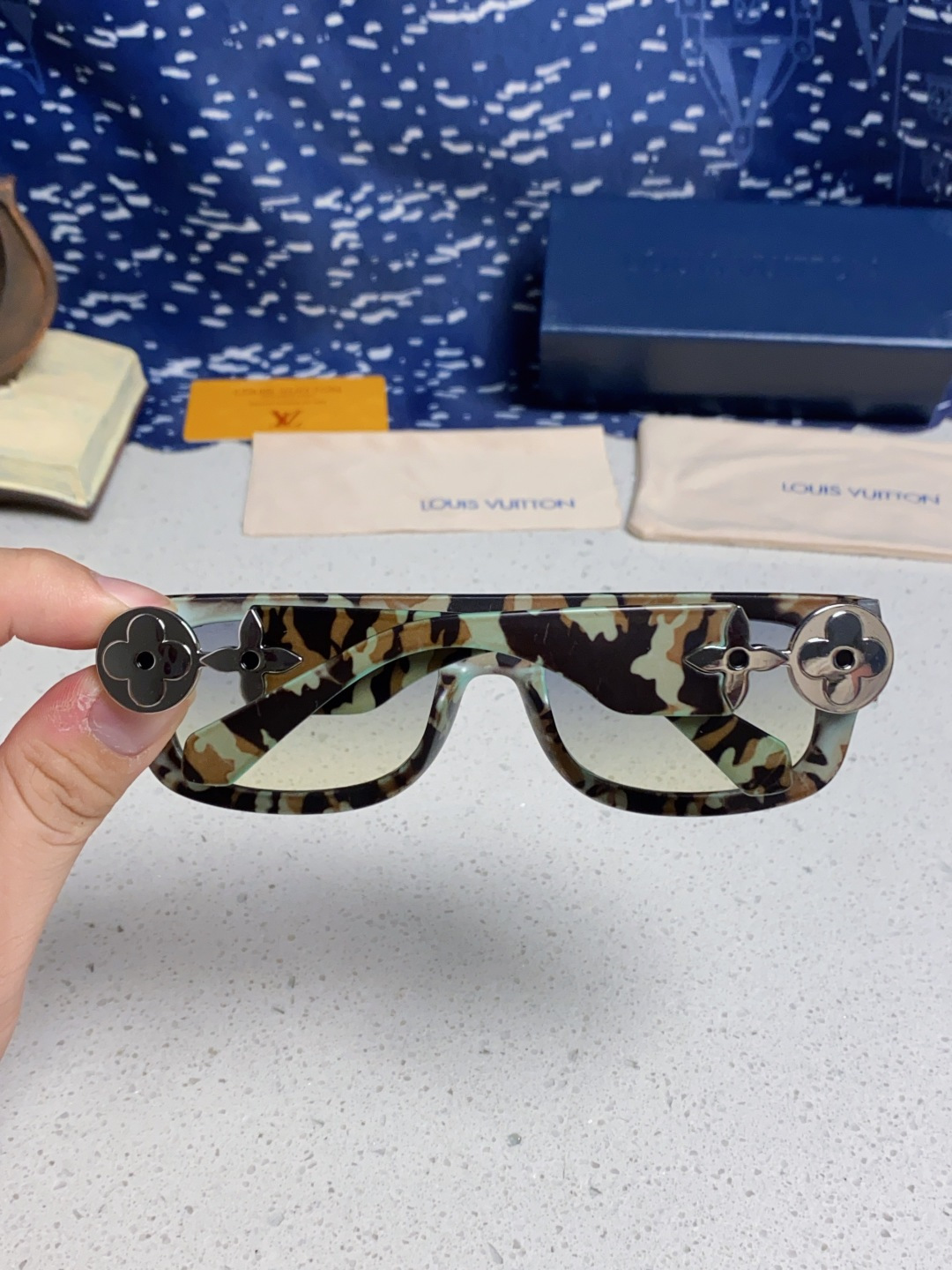 LouisVuitton路易威登 2026新款LV墨镜男士女士通用方框防紫外线休闲太阳镜Z2196W