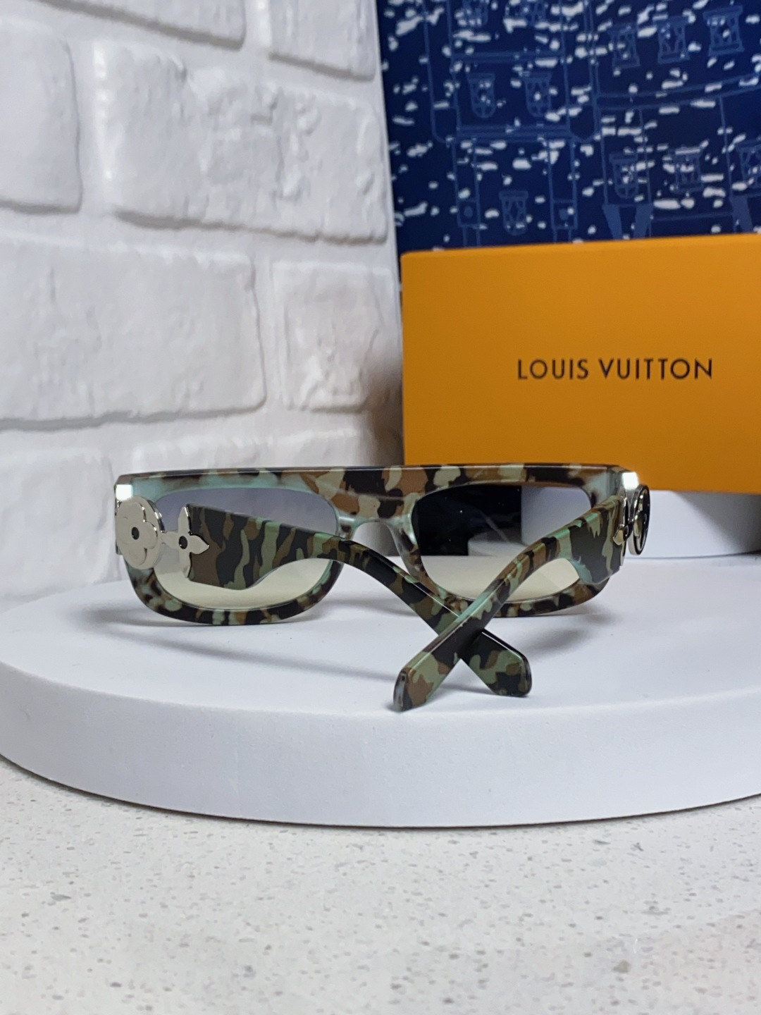 LouisVuitton路易威登 2026新款LV墨镜男士女士通用方框防紫外线休闲太阳镜Z2196W