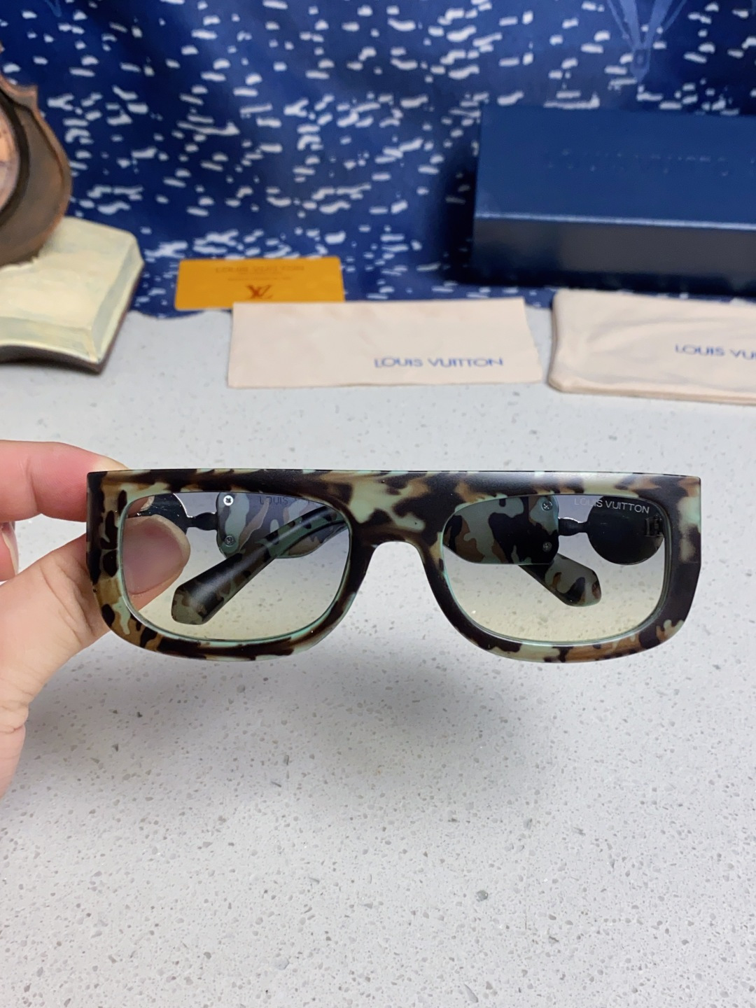 LouisVuitton路易威登 2026新款LV墨镜男士女士通用方框防紫外线休闲太阳镜Z2196W