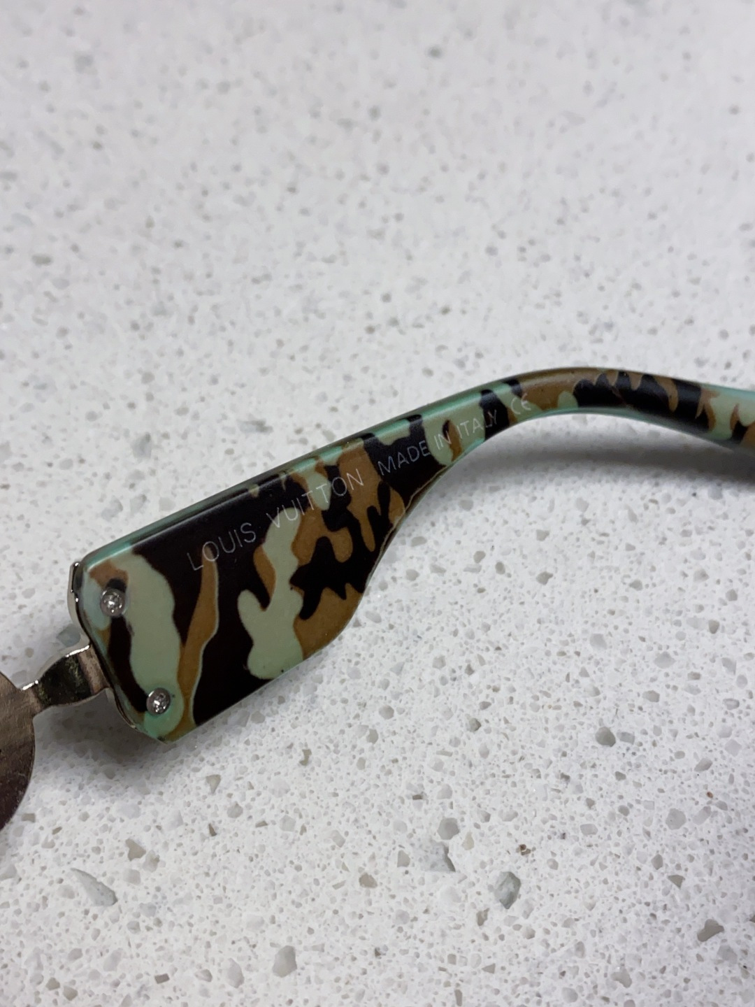 LouisVuitton路易威登 2026新款LV墨镜男士女士通用方框防紫外线休闲太阳镜Z2196W