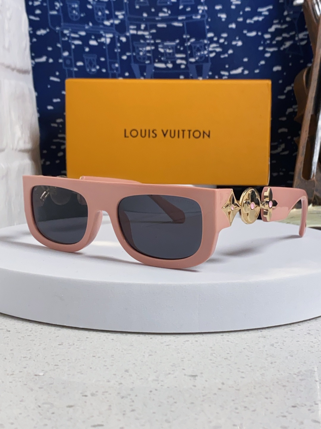 LouisVuitton路易威登 2026新款LV墨镜男士女士通用方框防紫外线休闲太阳镜Z2196W