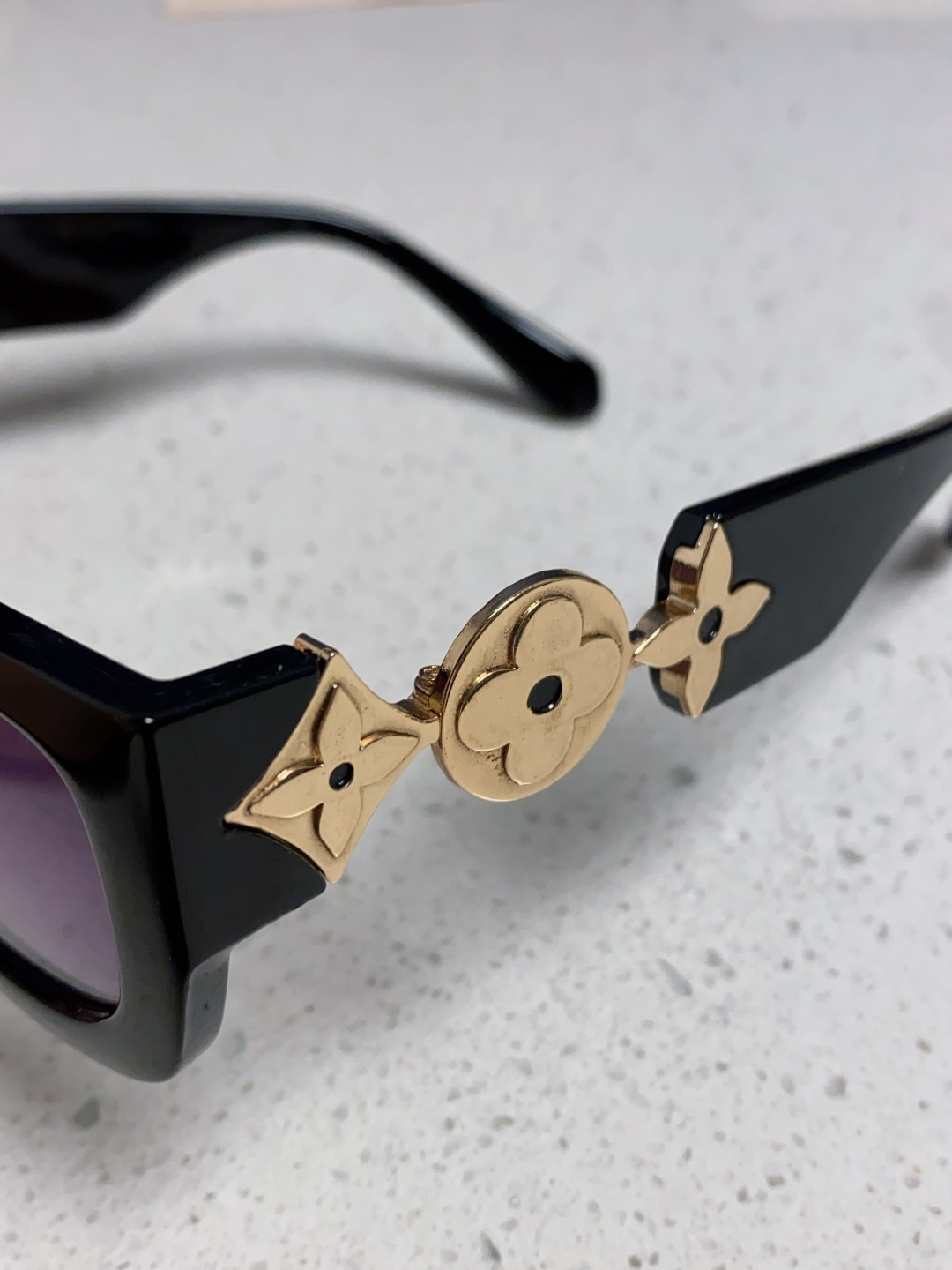 LouisVuitton路易威登 2026新款LV墨镜男士女士通用方框防紫外线休闲太阳镜Z2196W