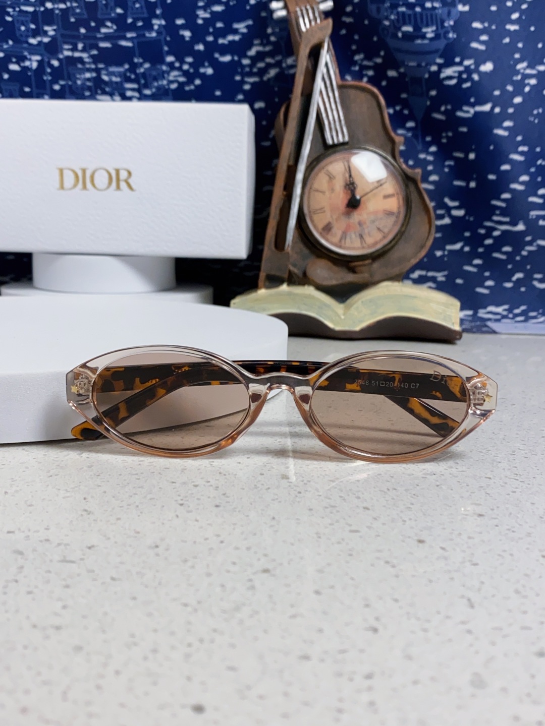 Dior迪奥 2025新款椭圆形猫眼墨镜女士迪丽热巴胶片同款高级感街拍防嗮太阳镜