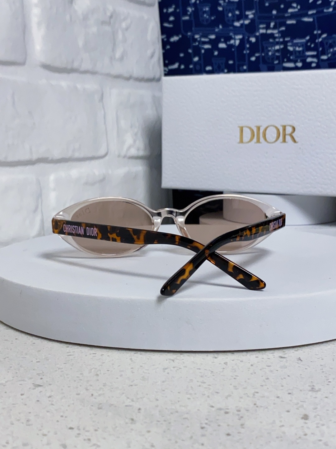 Dior迪奥 2025新款椭圆形猫眼墨镜女士迪丽热巴胶片同款高级感街拍防嗮太阳镜