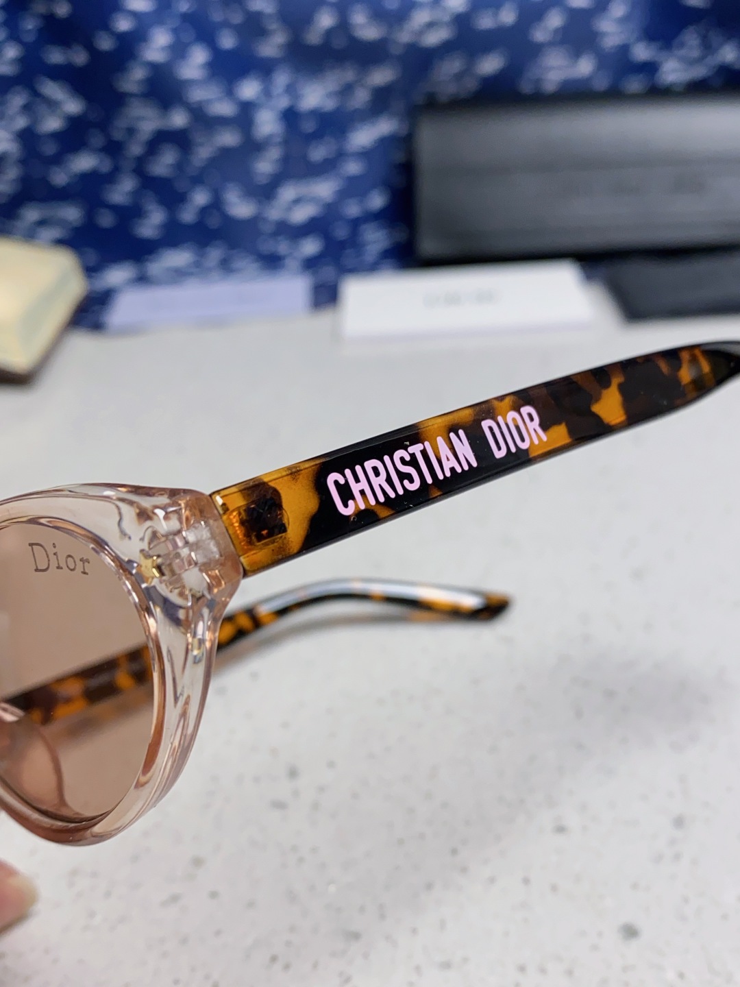 Dior迪奥 2025新款椭圆形猫眼墨镜女士迪丽热巴胶片同款高级感街拍防嗮太阳镜