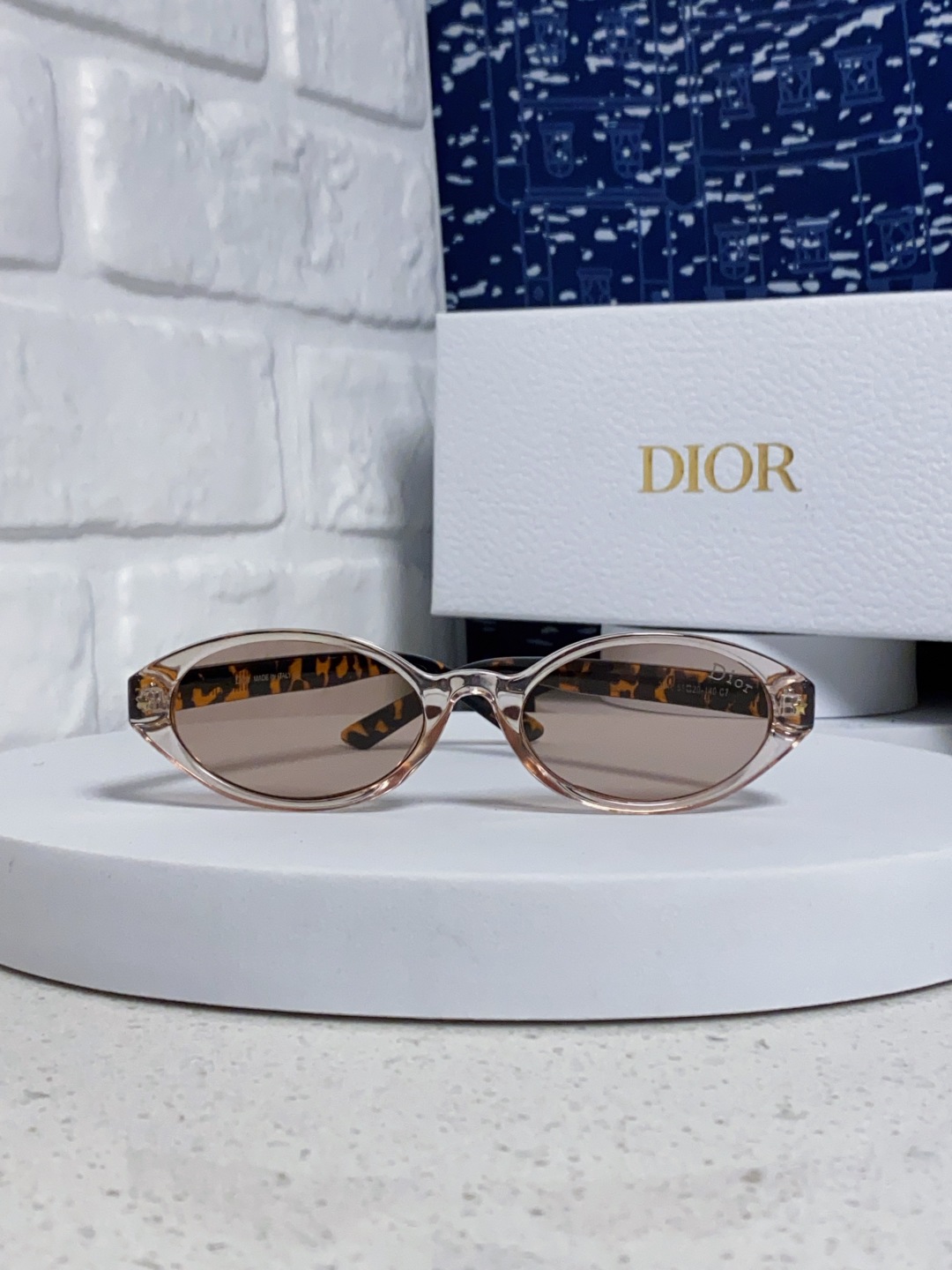Dior迪奥 2025新款椭圆形猫眼墨镜女士迪丽热巴胶片同款高级感街拍防嗮太阳镜