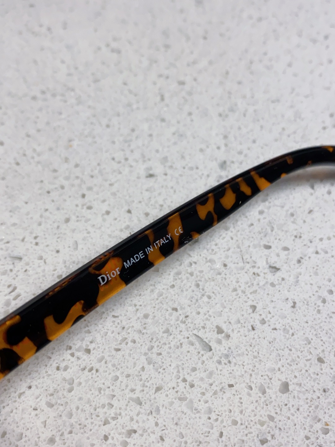 Dior迪奥 2025新款椭圆形猫眼墨镜女士迪丽热巴胶片同款高级感街拍防嗮太阳镜