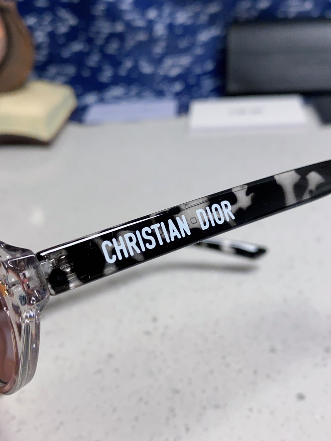 Dior迪奥 2025新款椭圆形猫眼墨镜女士迪丽热巴胶片同款高级感街拍防嗮太阳镜