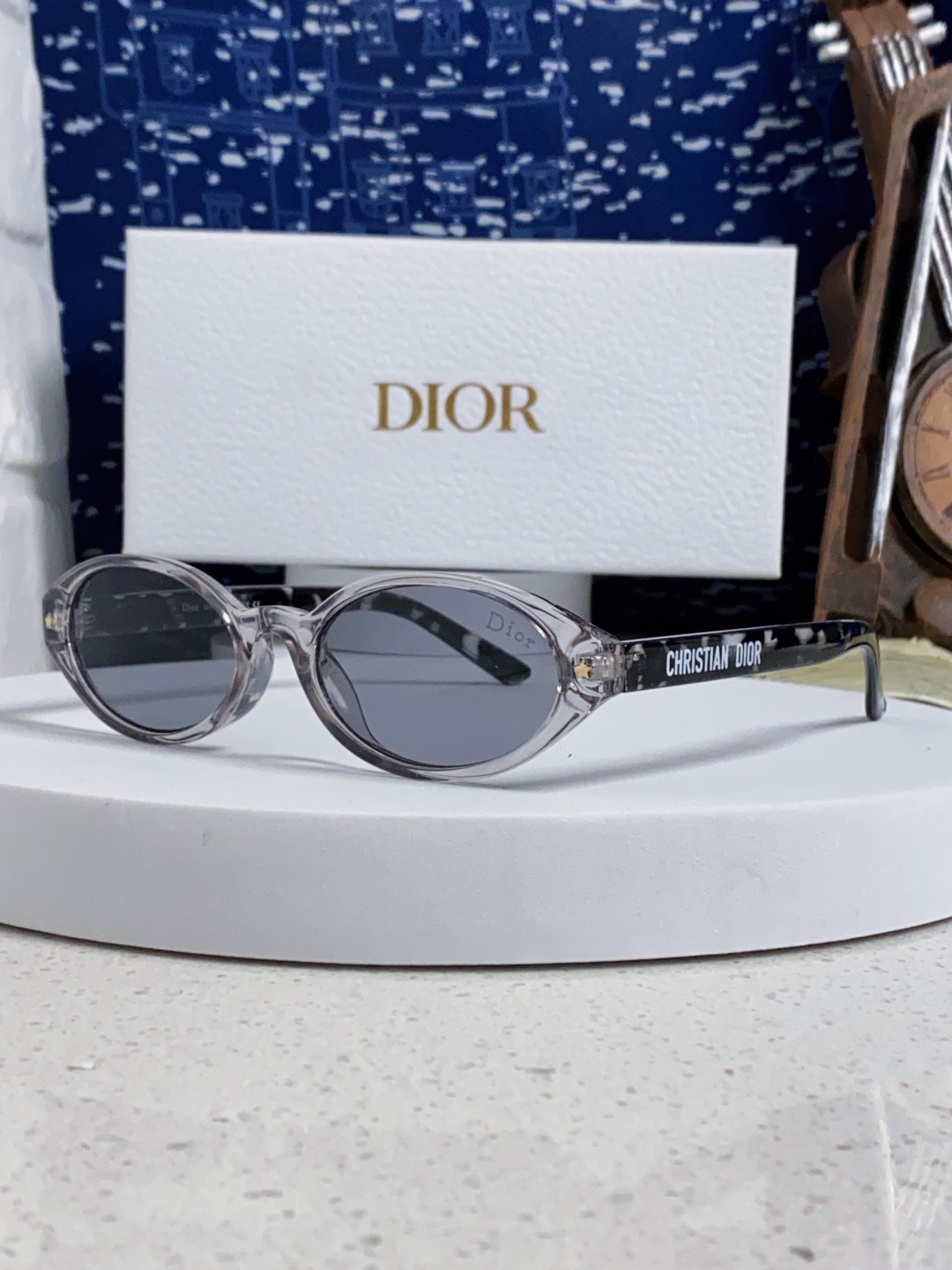 Dior迪奥 2025新款椭圆形猫眼墨镜女士迪丽热巴胶片同款高级感街拍防嗮太阳镜
