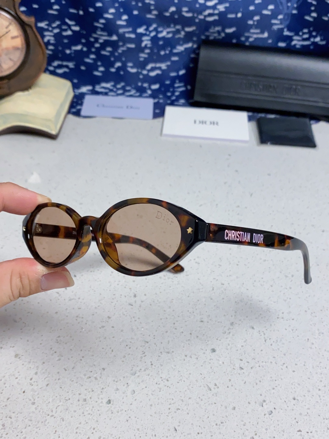 Dior迪奥 2025新款椭圆形猫眼墨镜女士迪丽热巴胶片同款高级感街拍防嗮太阳镜