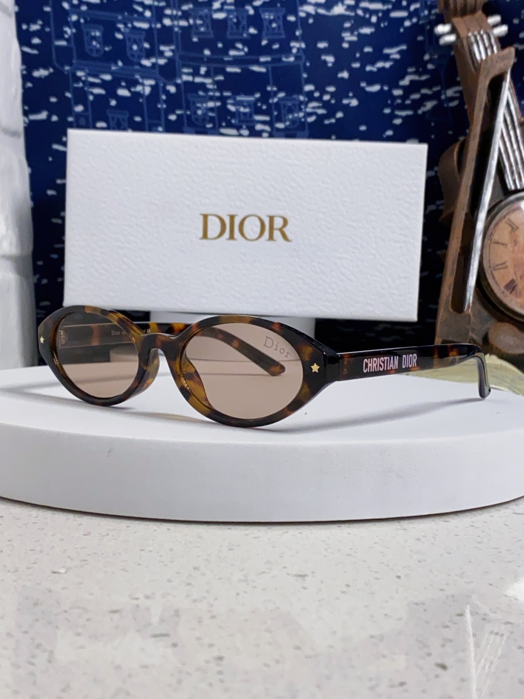 Dior迪奥 2025新款椭圆形猫眼墨镜女士迪丽热巴胶片同款高级感街拍防嗮太阳镜