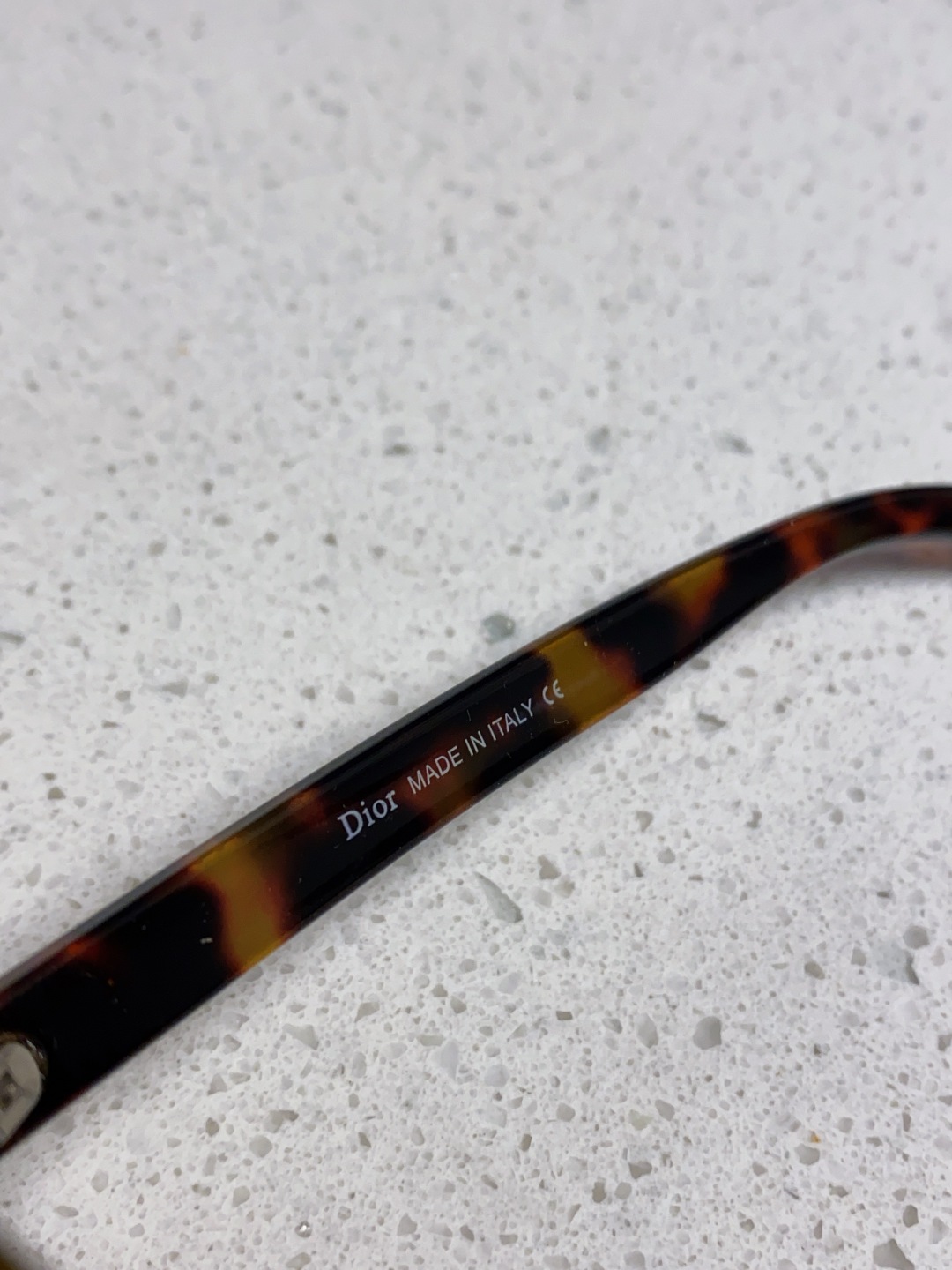 Dior迪奥 2025新款椭圆形猫眼墨镜女士迪丽热巴胶片同款高级感街拍防嗮太阳镜