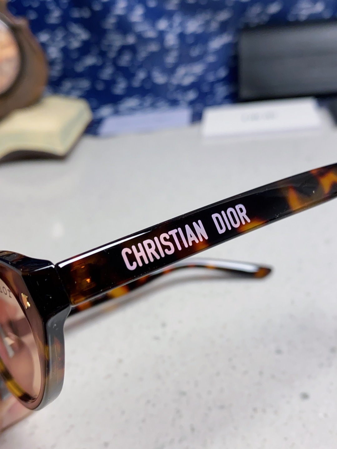 Dior迪奥 2025新款椭圆形猫眼墨镜女士迪丽热巴胶片同款高级感街拍防嗮太阳镜