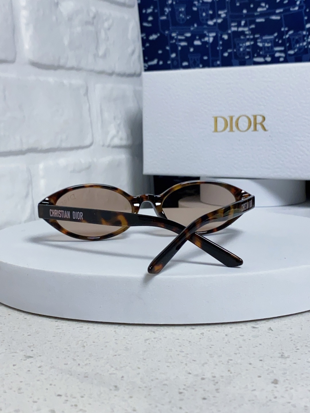 Dior迪奥 2025新款椭圆形猫眼墨镜女士迪丽热巴胶片同款高级感街拍防嗮太阳镜