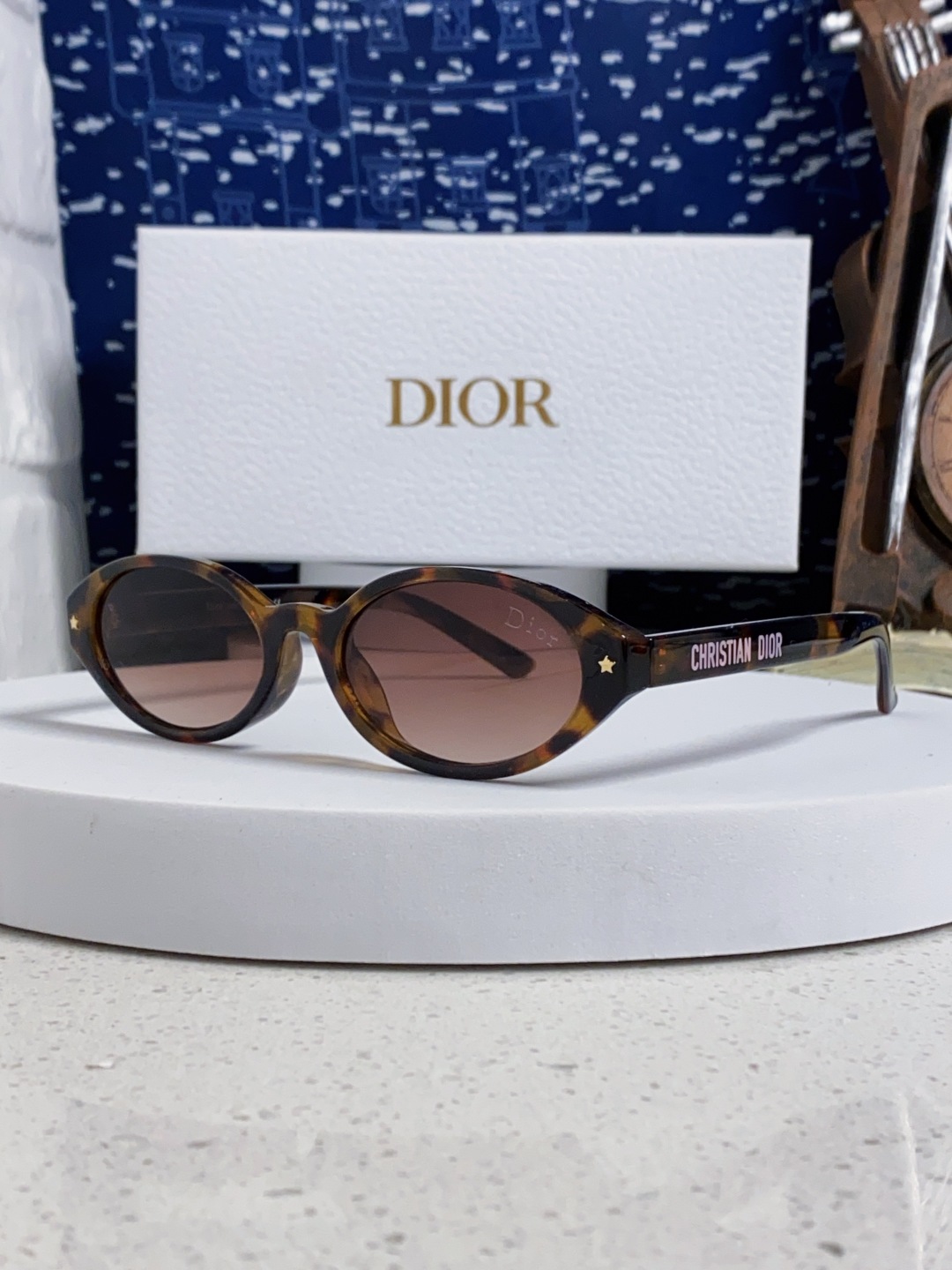 Dior迪奥 2025新款椭圆形猫眼墨镜女士迪丽热巴胶片同款高级感街拍防嗮太阳镜