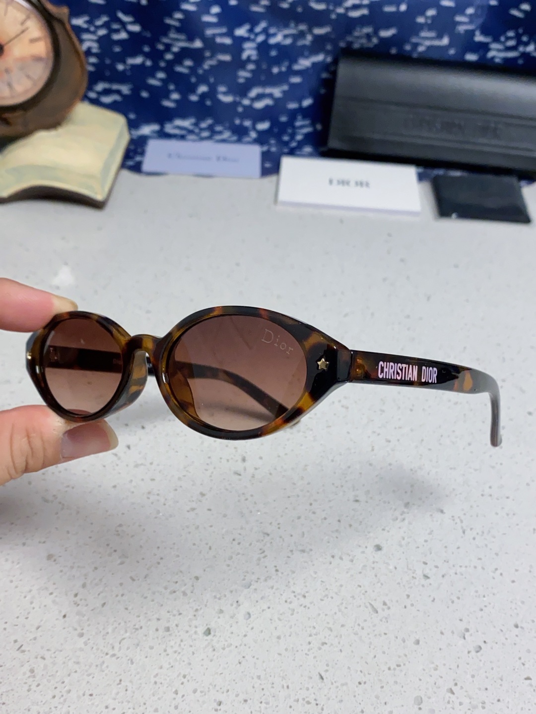 Dior迪奥 2025新款椭圆形猫眼墨镜女士迪丽热巴胶片同款高级感街拍防嗮太阳镜