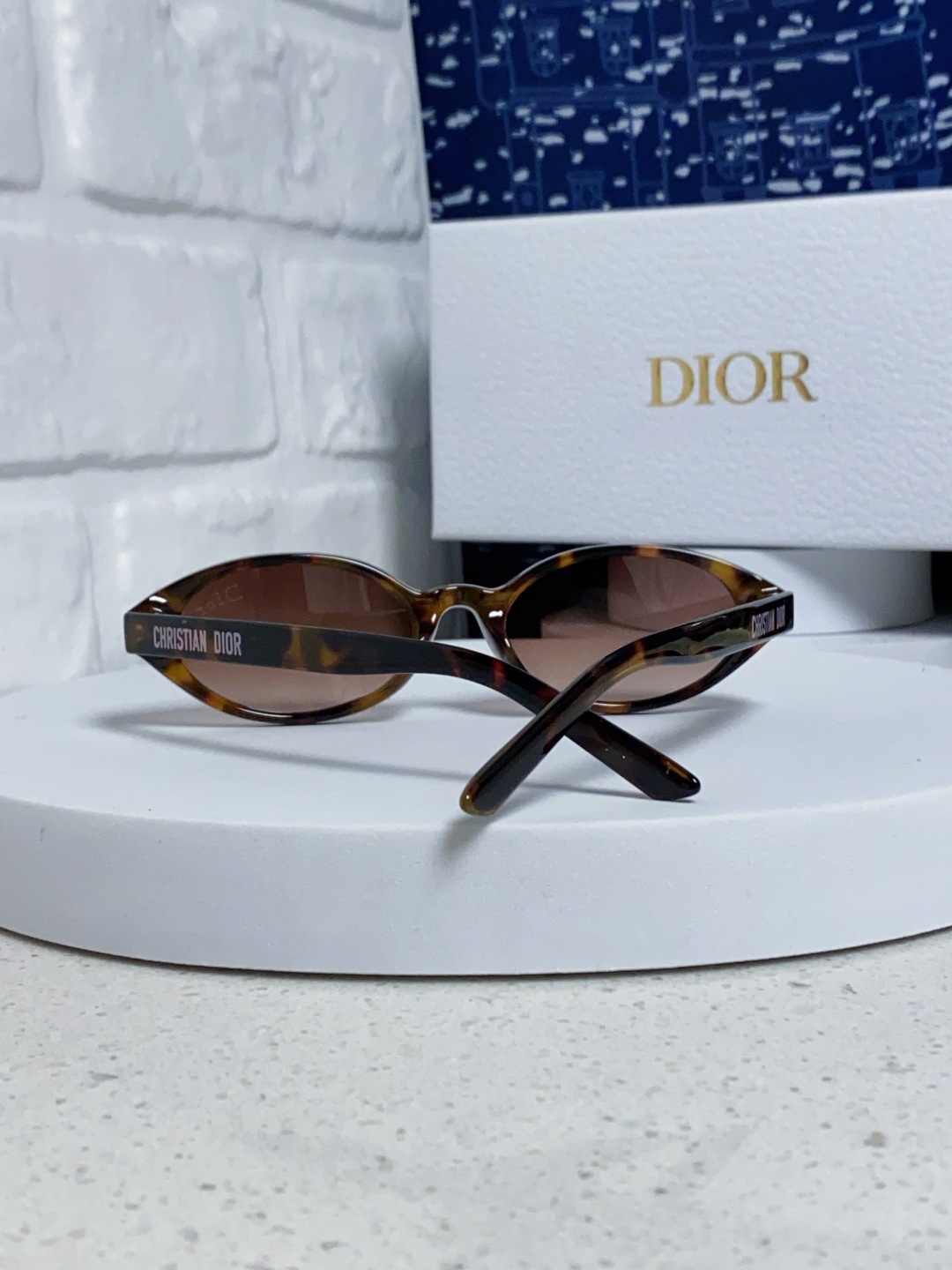 Dior迪奥 2025新款椭圆形猫眼墨镜女士迪丽热巴胶片同款高级感街拍防嗮太阳镜