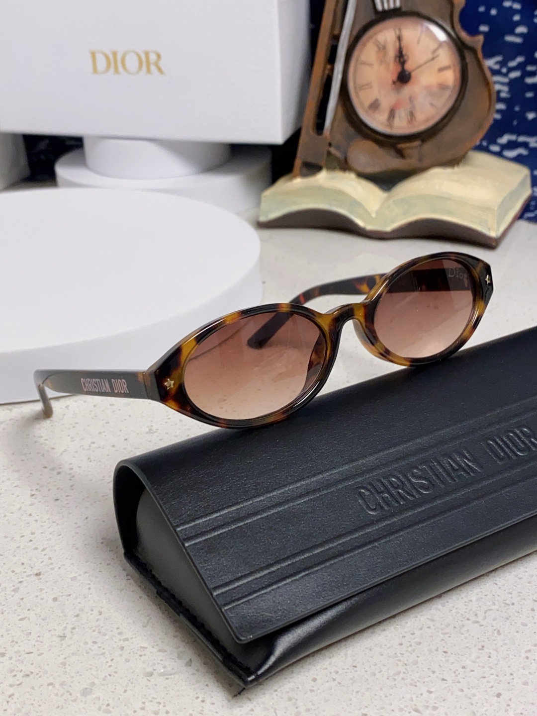 Dior迪奥 2025新款椭圆形猫眼墨镜女士迪丽热巴胶片同款高级感街拍防嗮太阳镜