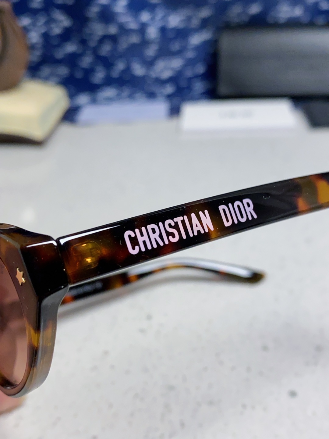 Dior迪奥 2025新款椭圆形猫眼墨镜女士迪丽热巴胶片同款高级感街拍防嗮太阳镜