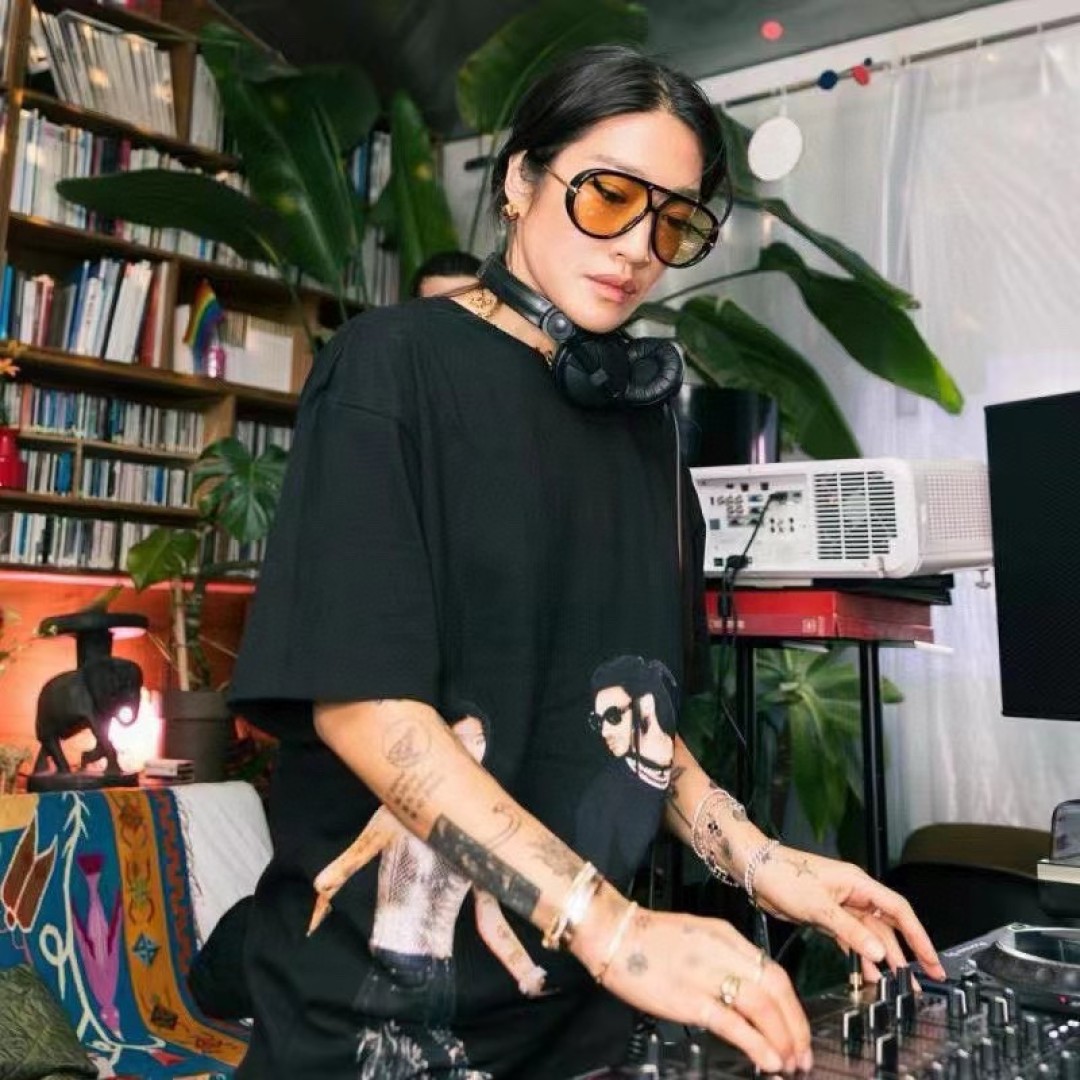 BottegaVeneta宝缇嘉 2025款欧美奢华女男大框遮脸飞行员太阳眼欧洲站博主开车蛤蟆墨镜 BV